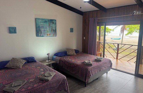 Esterillos Centro Hôtel | Beachfront Escape in Esterillos Centro - Pool, A/C, WiFi & Private Rooms