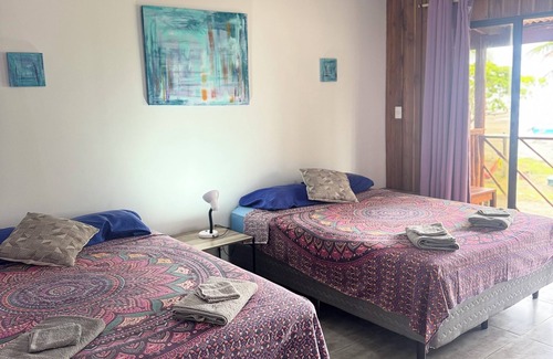 Esterillos Centro Hôtel | Beachfront Escape in Esterillos Centro - Pool, A/C, WiFi & Private Rooms