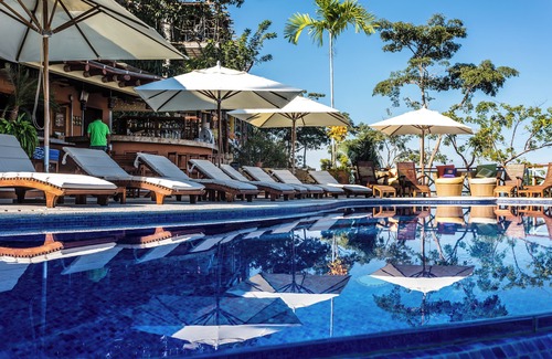 South Shore Hotel Area Villa | Domaine en bord de mer avec coucher de soleil sur le célèbre Los Arcos de Puerto Vallarta