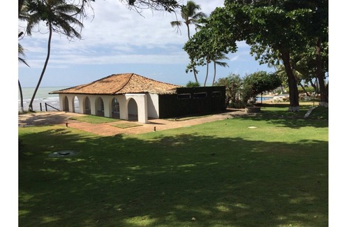 Praia do Forte Copropriété | Appartement en bord de mer avec 3 chambres et dans le village principal de Praia do Forte