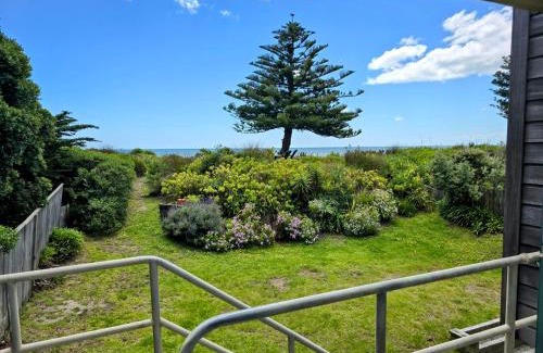 Waikanae Maison | Beachfront Getaway - Waikanae Beach Holiday Home