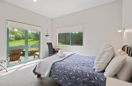 Waikanae Maison | Beachfront Getaway - Waikanae Beach Holiday Home