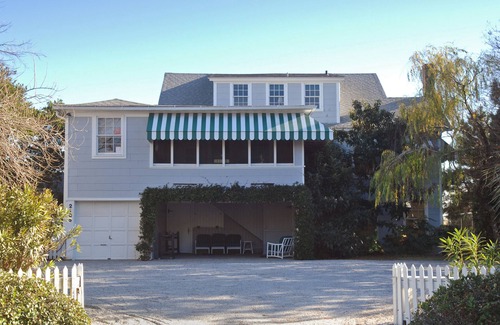 Sullivan's Island Maison | Maison classique en bord de mer avec WiFi, grill privé et chemin de dunes privé!