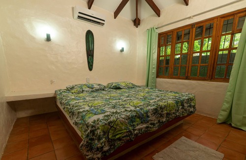 Palm Beach Estates Maison | Beachfront Home 3BR 2BA on a World Class Surfing Beach! ENJOY THE BEACH LIFE!!