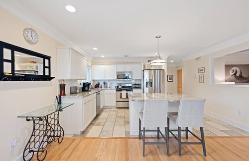Mount Sinai Maison | Beachfront Home-Fully Furnished. PRIVATE Beach Rights on L.I. Sound.