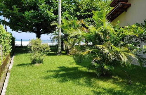 Pereque-Mirim Maison | Beachfront house in Enseada Ubatuba, with the best sea view.