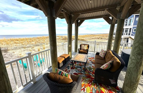 Broadkill Beach Maison | Beachfront I Expansive Deck I Dog Friendly I Spectacular 360 Views