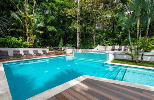 Dominical Appartement | Beachfront Jungle Luxury! 3BD Penthouse Uvita