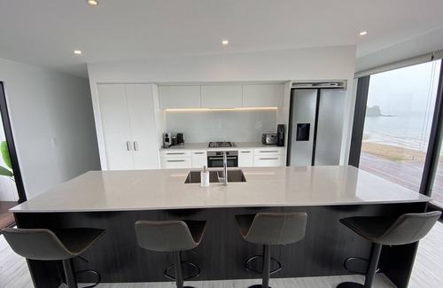 Russell Villa | Beachfront Luxury Villa - Seascape Bay of Islands - Spa Pool, Infinty Views