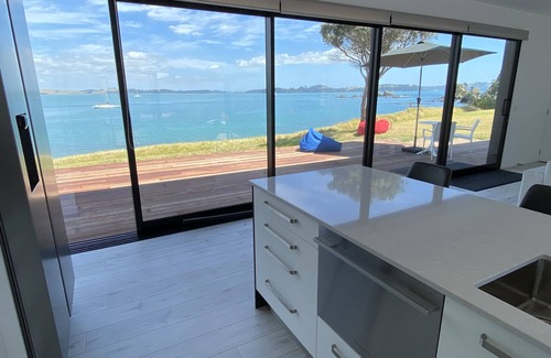 Russell Villa | Beachfront Luxury Villa - Seascape Bay of Islands - Spa Pool, Infinty Views