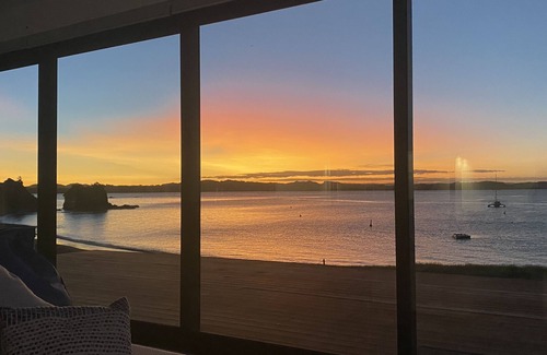Russell Villa | Beachfront Luxury Villa - Seascape Bay of Islands - Spa Pool, Infinty Views