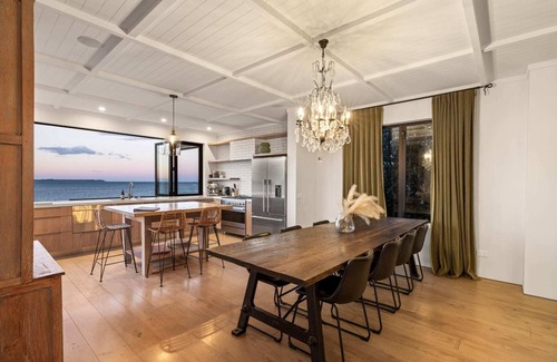 Papamoa Beach Maison | Beachfront Mediterranean Villa