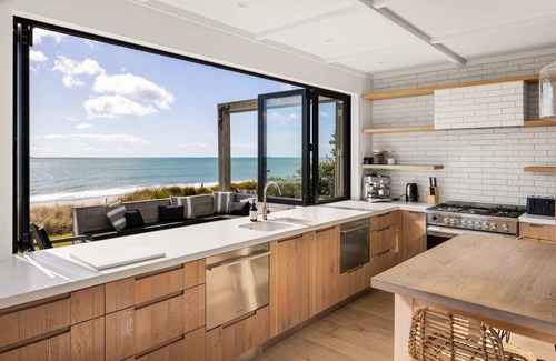 Papamoa Beach Maison | Beachfront Mediterranean Villa
