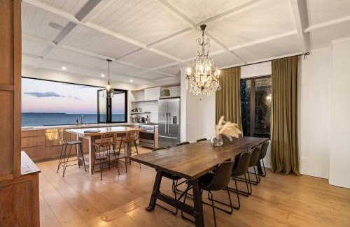 Papamoa Beach Maison | Beachfront Mediterranean Villa