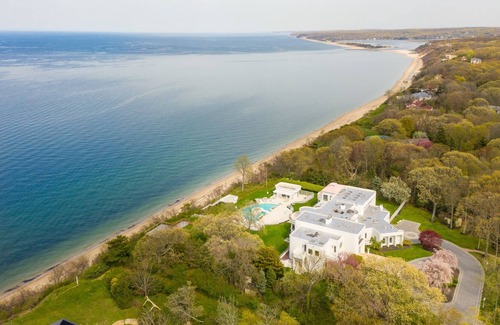Port Jefferson Villa | Luxury Beachfront mega mansion