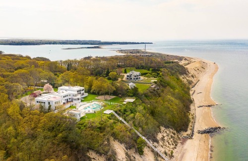 Port Jefferson Villa | Luxury Beachfront mega mansion