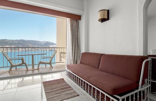 Costera Acapulco Hôtel | Beachfront Suite at Hotel Torres Gemelas