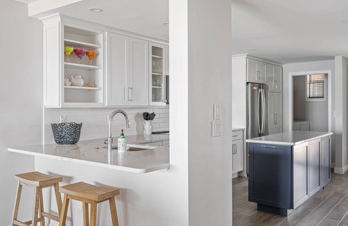 Bethany Beach Copropriété | Beachfront, Newly Renovated Edgewater Building Condo