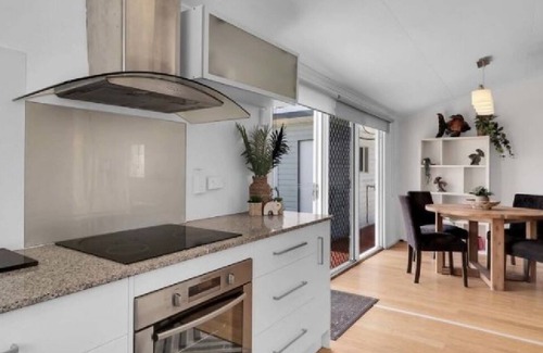Keppel Sands Cottage | Beachfront Oceanview Cottage Save 10% on bookings over 7 days.