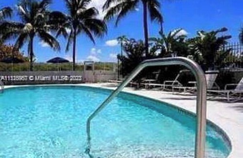 South of Fifth Appartement | BeachFront On The Sand #133-FreeParking- 335 OceanDr-SoFi-SouthBeach