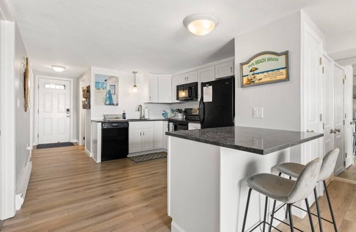 Salisbury Beach Copropriété | Beachfront | Panoramic Views | "Oceanfront Oasis"