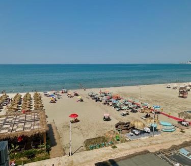 Shkembi i Kavajes Appartement | Beachfront Paradise