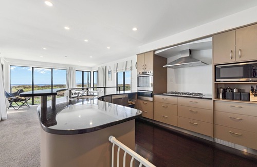 Papamoa Beach Maison | Beachfront Paradise - Papamoa Beach Holiday Home