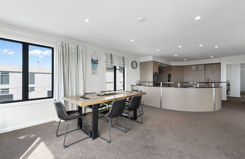Papamoa Beach Maison | Beachfront Paradise - Papamoa Beach Holiday Home