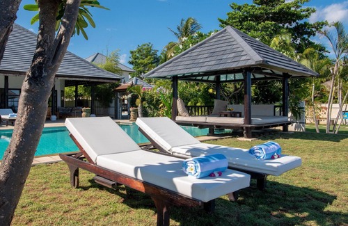 Dencarik Villa | Villa Lovina Beach 1 - Villa en bord de mer avec piscine: dîner de bienvenue gratuit + petit-déjeuner!