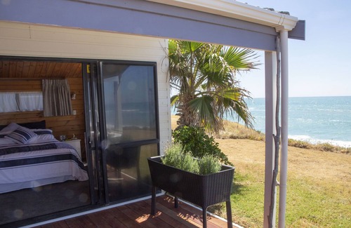 Pukehina Maison | Retraite de couple avec vue panoramique depuis la chambre.
