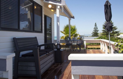 Pukehina Maison | Retraite de couple avec vue panoramique depuis la chambre.