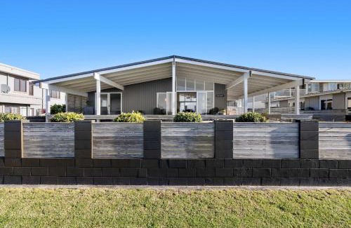 Mount Maunganui Maison | Beachfront Retreat