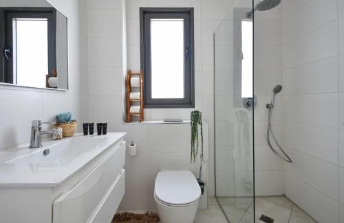 Nahariya Appartement | Beachfront Sea View Dream Escape - 3BR with Mamad