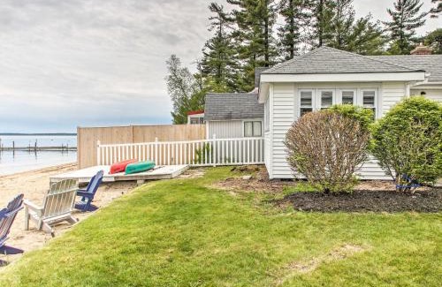 Sebago Maison | Beachfront Sebago Cottage with Deck and Grill!