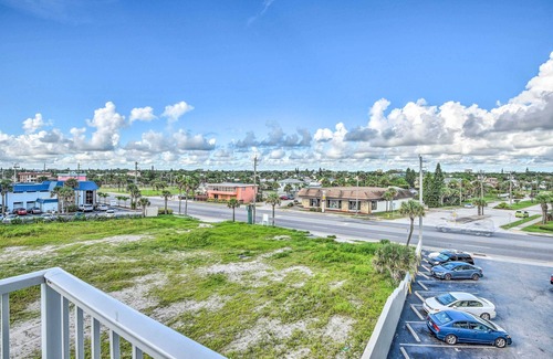 Bostwick Park Appartement | Beachfront Studio w/ Community Indoor Pool!
