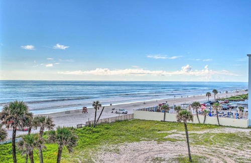 Bostwick Park Appartement | Beachfront Studio with Community Indoor Pool!