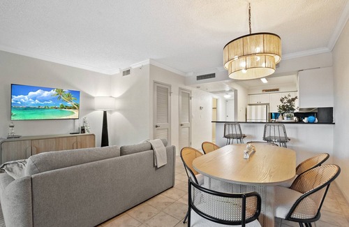 Hollywood South Central Beach Appartement | Beachfront Studio with Pool, Jacuzzi, Gym. Fully Renovated, in Hollywood Beach.