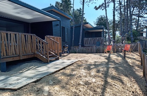 Jullouville-les-Pins Chalet De Ski | Chalet élégant à Jullouville : plage, terrasse, piscine chauffée, 4 couchages