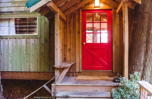 South Colby Cabine | Cabane dans les arbres au bord de la plage au cœur de Puget Sound