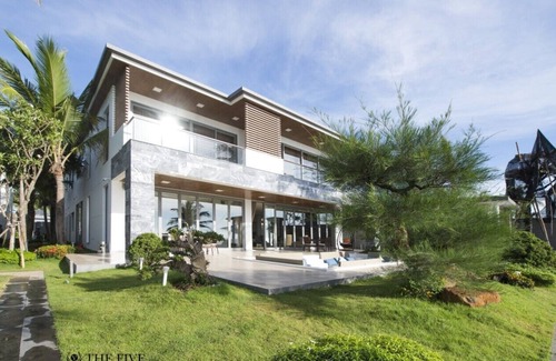 Ngu Hanh Son Villa | Villa en bord de mer 8BRS pour le grand groupe.