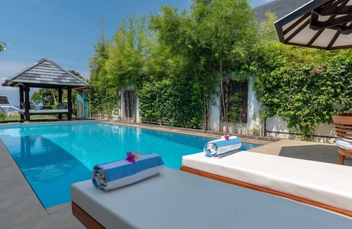 Dencarik Villa | ACH villa BEACHFRONT villa, FREE BOAT TOUR!