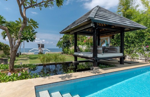 Dencarik Villa | ACH villa BEACHFRONT villa, FREE BOAT TOUR!