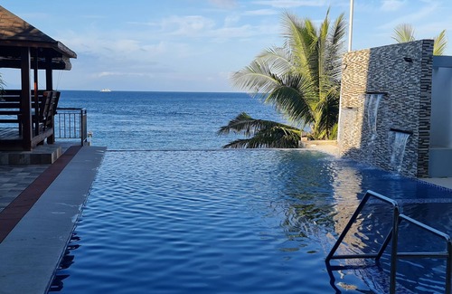 Batangas City Maison | Beachfront Villa with Infinity Pool, Well-Equipped Kitchen & Breathtaking Views