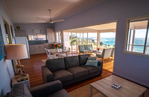 Minnie Water Appartement | Beachfront with Stunning Panoramic Ocean Views