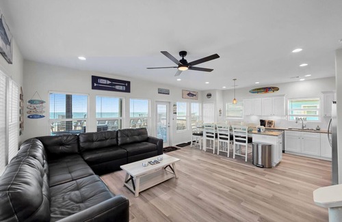Port Bolivar Maison | BeachfrontHeatedPool!HotTub!Weddings!EventParking!Sleep24!Pets!Starlink!PuttPutt