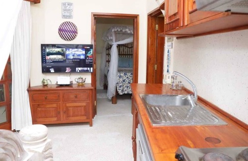 Malindi Maison | Beachside 2-bedroom cottage in beach resort with AC, Wi-Fi, Restaurant & Bar
