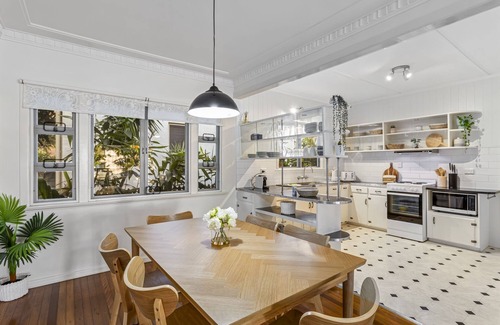 Scarborough Maison | Beachside 3-Bed family Home with Parking & Veranda
