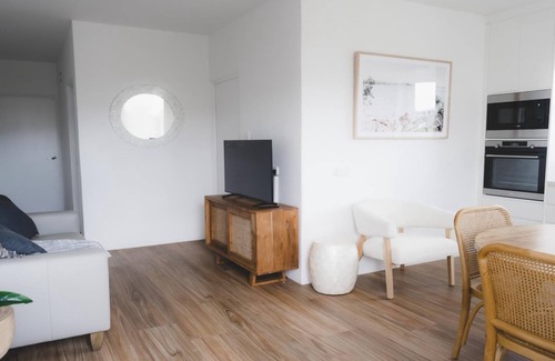 Wamberal Appartement | BLOC ARRIÈRE DE BEACHFRONT, SEULEMENT MÈTRES À LA PLAGE