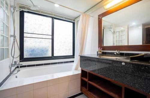 Nai Harn Appartement | Beachside Apt Short Walk to Nai Harn Beach 2-3 BR