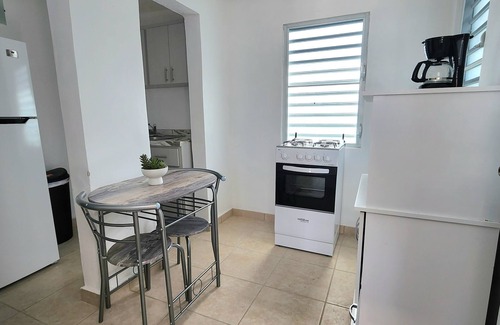 Levittown Maison | Beachside Bliss: Nestled by Shops & Dining - Only a Mile to Waves